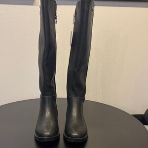 Elegant Black Knee-High Women's Boots - Aerosols size 5 women. NWT